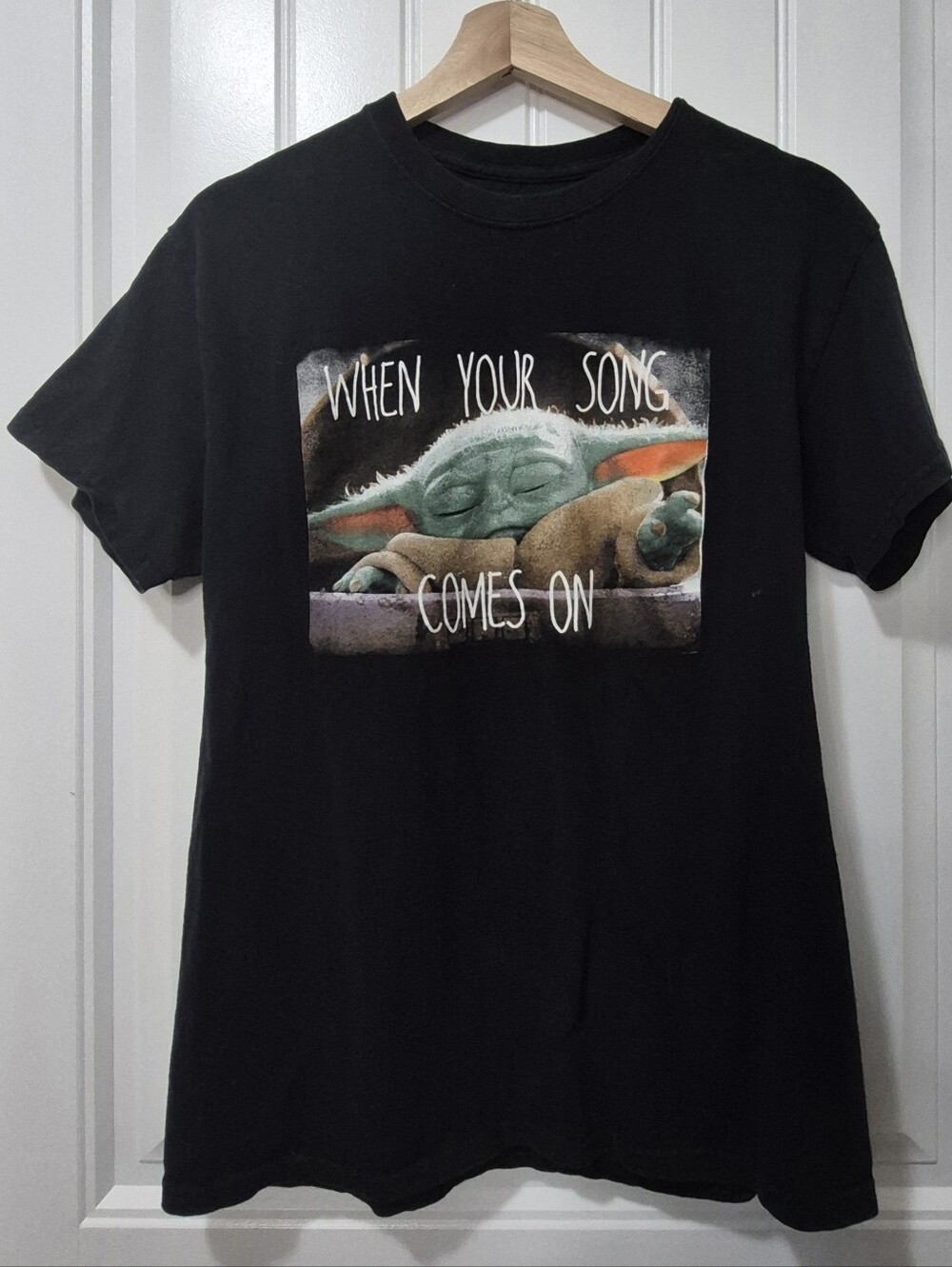 Star Wars Baby Yoda When Your Song Comes On Tee Adult Size Medium
